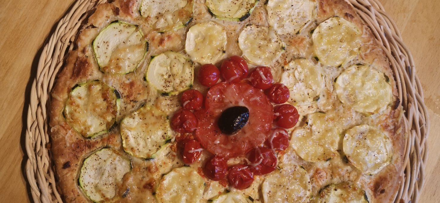 Tarte fine au parmesan tomates et courgettes